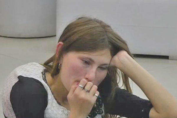 ČIM JE OTIŠAO MARKO, DIVNA ODLEPILA ZA DRUGIM: Izjavljuje mu ljubav i juri ga po kući, evo ko je u pitanju! (VIDEO)