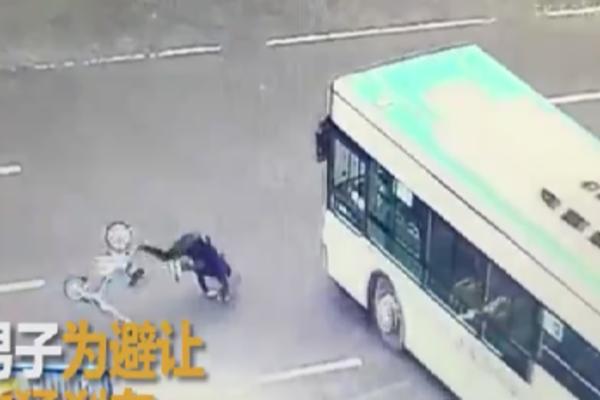 NAJSREĆNIJI ČOVEK NA SVETU: Nije ga sačuvao BOG, sačuvala ga je celokupna svetska mitologija! (VIDEO)