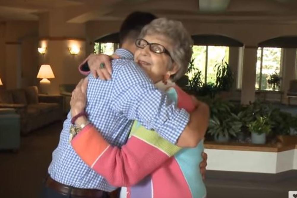 Deca su se slikala u vrtiću! 30 godina kasnije, učiteljica je pogledala sliku i zanemela! (VIDEO)