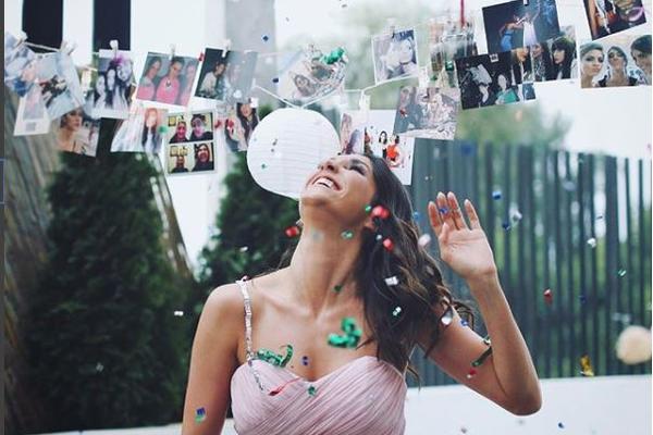 OVO JE HTELA DA SAKRIJE! Isplivala fotografija sa Jelisavetine devojačke večeri: ŽENE MOKRE I GOLE, a tek ona! (FOTO)