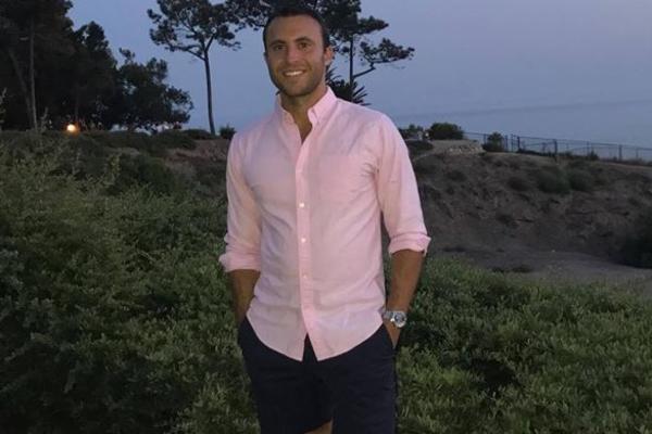 KO MU NAĐE DEVOJKU, DOBIJA 8.000 EVRA! Zgodni direktor raspisao konkurs, a EVO KOJI SU USLOVI!