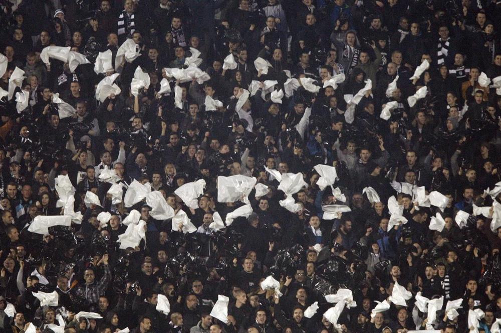 Grobari iscrtali novi mural na Novom Beogradu! (FOTO)