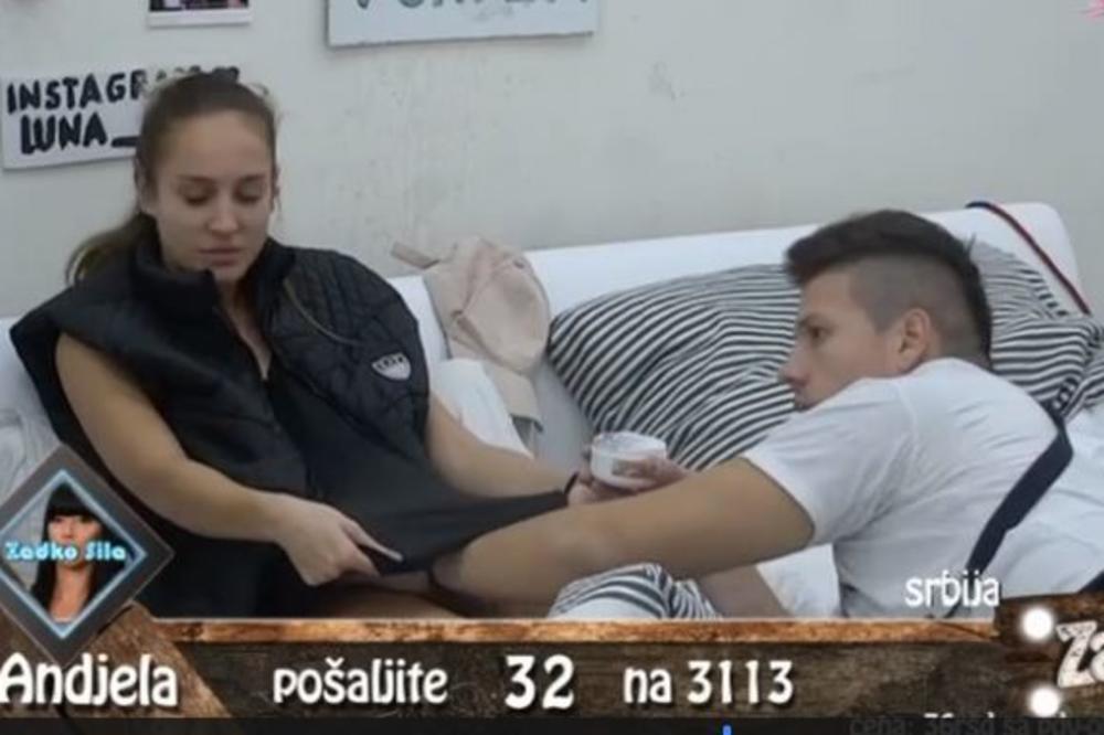 SLOBA LUNI ZAVUKAO RUKU U MEĐUNOŽJE: Ovakvu scenu niste do sada videli! (VIDEO)