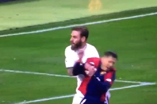 E, SAD SI PREKARDAŠIO! Danijele de Rosi ošamario fudbalera Đenove! (VIDEO)