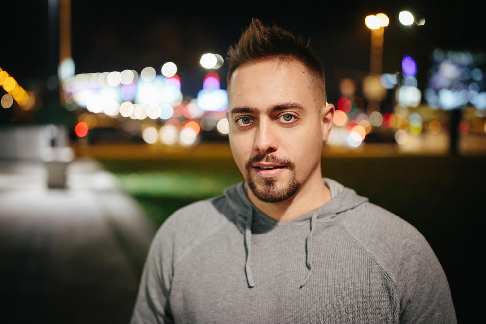 OSVOJIĆE VAS HARIZMOM I GLASOM: Igor Simić najavljuje prvi album, a svi ga znate kao najvećeg šmekera klupske scene (VIDEO)