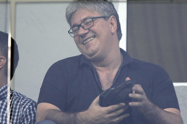 Predsednik Čuke napustio meč sa Zvezdom u 60. minutu: Nema potrebe više da dolazim na stadion, dovoljno je bilo i ovo! (VIDEO)