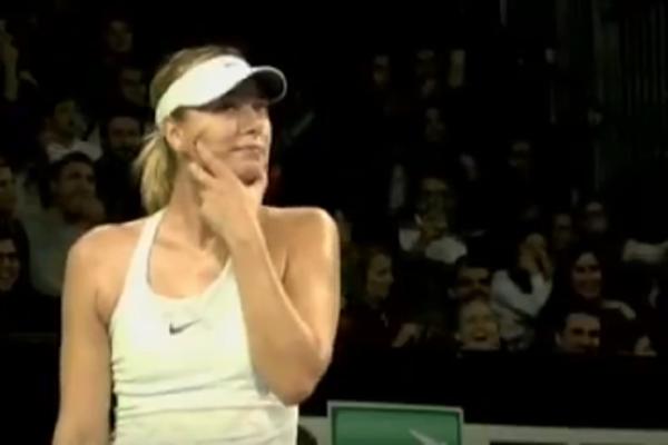 Marija Šarapova zaprošena usred meča! Ruskinja je svojim odgovorom pokazala kakva je gospođa! (VIDEO)