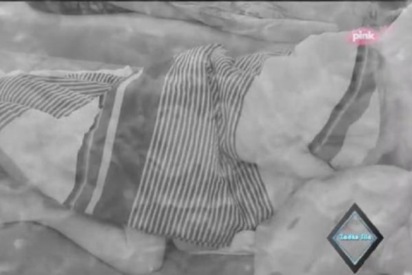 OVAKAV SE*S U ZADRUZI JOŠ NISTE VIDELI: Ona ima dečka, ali je izgleda BAŠ BRIGA! (18+)