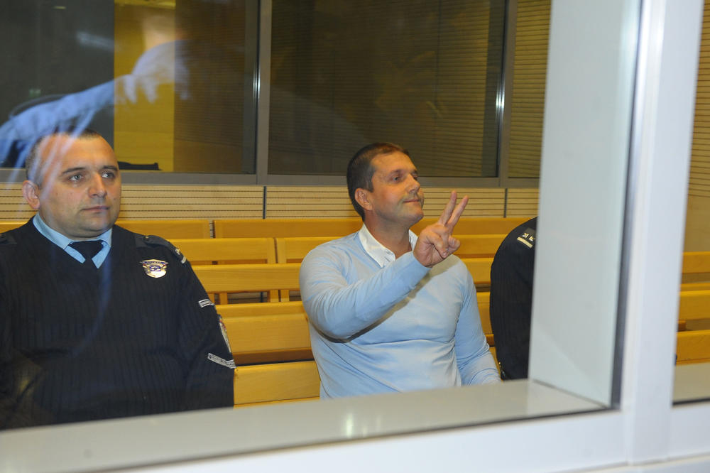 UHAPŠEN TELOHRANITELJ BRATA DARKA ŠARIĆA: Sumnja se da je počinio KRIVIČNO DELO, neko ga je OTKUCAO POLICIJI!