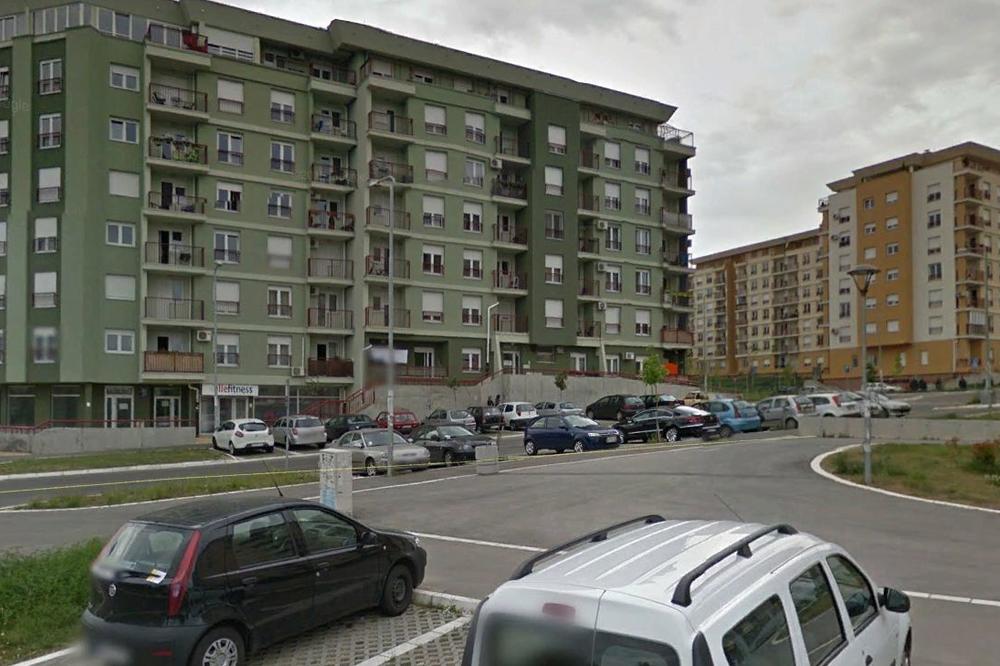 JEZIVO, POKUŠAJ OTMICE DETETA NA VOŽDOVCU? Žena na silu gurala dečaka (7) u sivi KLIO!