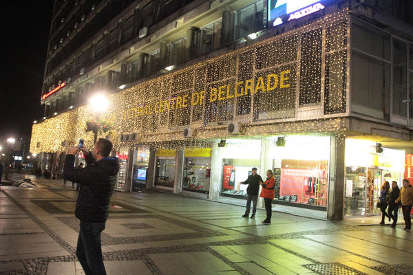 MI IMAMO SVETLEĆE GAĆE! Uporedio je rasvetu u BG s onom u regionu i POSTIDEO SE! Da li je u pravu? (FOTO)