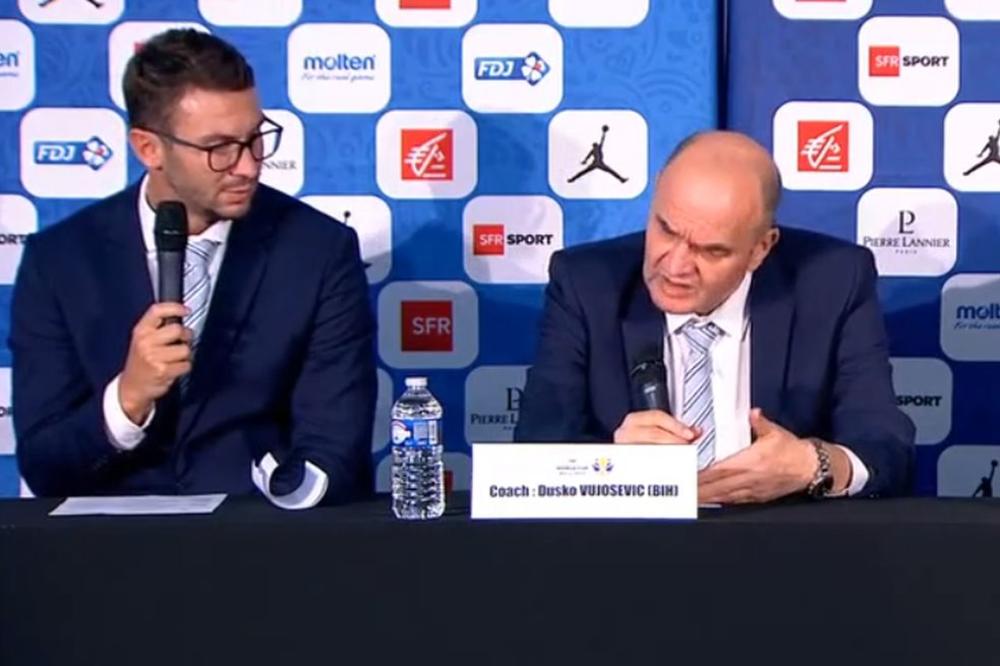 PREVODI ONO ŠTO PRIČAM! Sećate se kako je Žoc napao prevodioca?! E sada je Vujošević planuo zato što mu je izvrtao reči! (VIDEO)