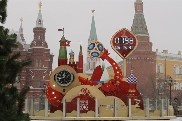 PRAVI RETRO! Starije ljubitelje fudbala lupiće emocije kada vide zvaničan poster Mundijala u Rusiji! (FOTO)