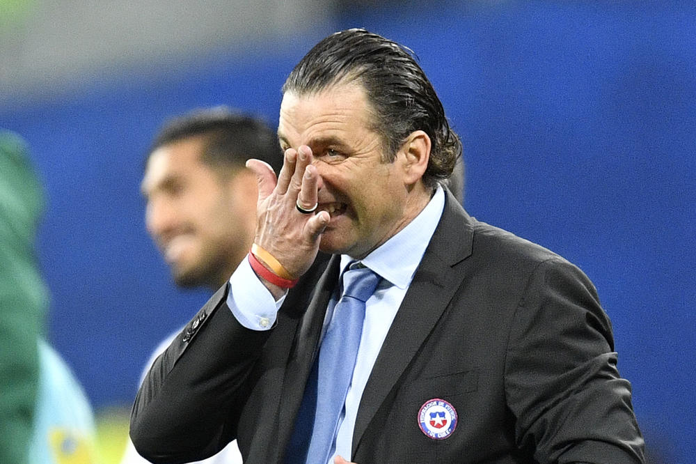 Nekad se i neuspeh isplati... Nije uspeo da odvede Čile u Rusiju, ali ipak će biti Mundijalu, i to sa Saudijskom Arabijom! (FOTO)