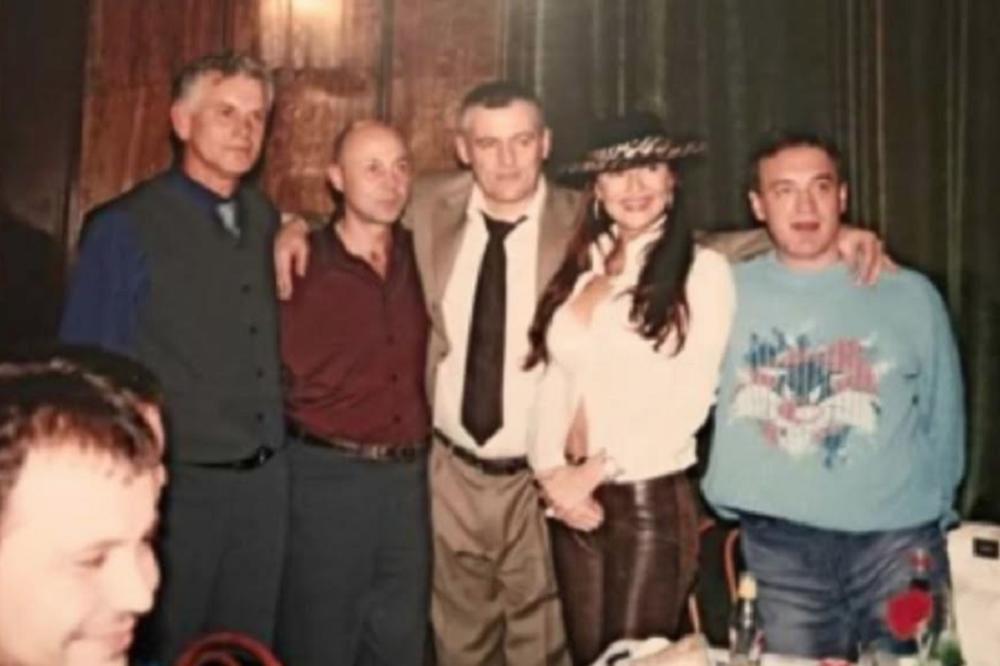 Misteriozna fotka Cece i Dušana Spasojevića Šiptara na slavlju s Veterničkim klanom! ŠTA SE KRIJE IZA NJE? (FOTO)