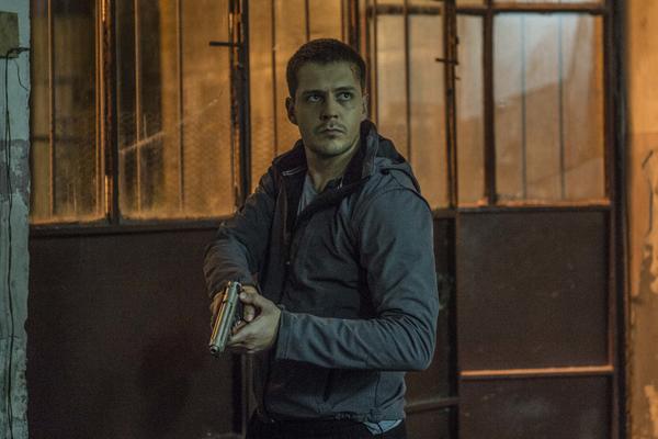 MILOŠ BIKOVIĆ BANKROTIRAO ZBOG SNIMANJA! Ako se neko na setu razboli od KORONE, mora sve pare da VRATI SPONZORIMA!