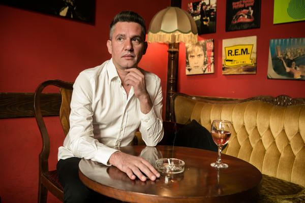 ALEKSANDAR ĐURIČIĆ otkriva IZOSTAVLJENE DELOVE iz knjige koja je zaludela Srbiju: Ana je toliko plakala da nisam znao šta ću, ni sa sobom, ni sa njom... (FOTO)