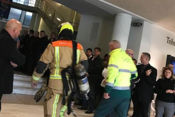 HAOS U HAGU NAKON PRALJKOVOG SAMOUBISTVA: Sve je bilo PARALIZOVANO, hitna došla nakon SAT VREMENA! OVE FOTOGRAFIJE TO PRIKAZUJU (FOTO)