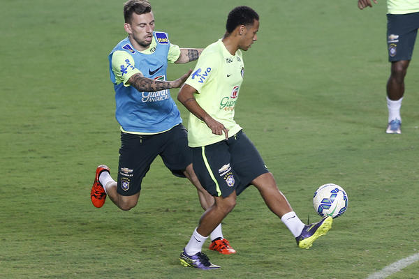 POČINJENA JEDNA OD NAJVEČIH FUDBALSKIH IZDAJA: Tetovažom dokazivao odanost klubu, pa potpisao za najljućeg rivala! (FOTO)