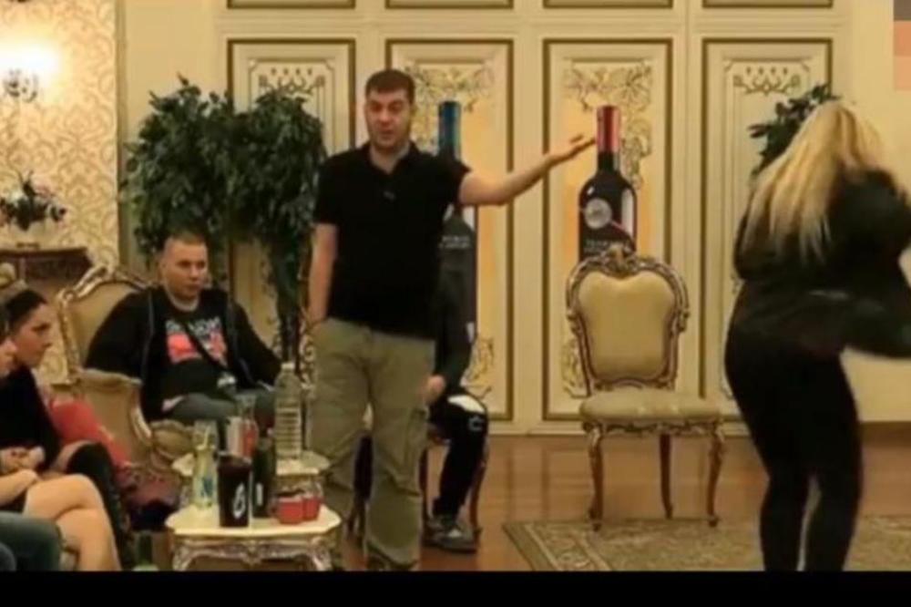 PU, PI**A TI MA***INA SMRDLJIVA! Miljanina majka PLJUNULA u lice Marinkovića! Biće baka njegovom detetu, a ponaša se OVAKO - UŽAS i SRAMOTA (VIDEO)