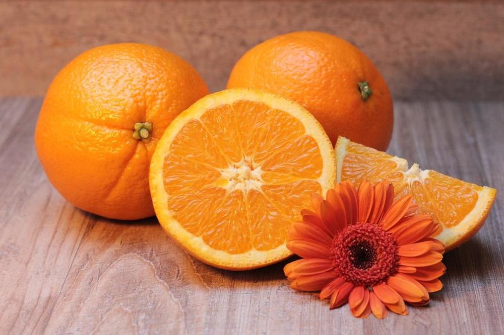 PUNA VITAMINA NEOPHODNIH U HLADNIM MESECIMA! Pomorandža je omiljeno zimsko voće, a od nje napravite i ukusan KOLAČ!