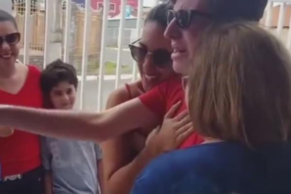 ROĐEN JE KAO DALTONISTA: Pomoću posebnih naočara, prvi put je video boje a njegova reakcija će vas RASPLAKATI! (VIDEO)