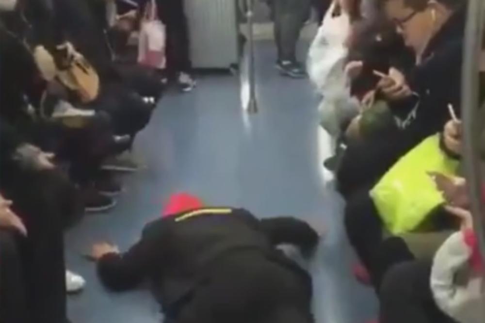 ON JE PREVAZIŠAO I BABE IZ GSP-A: Pretvarao se da ima napad kako bi mu oslobodili sedište u metrou! (VIDEO)