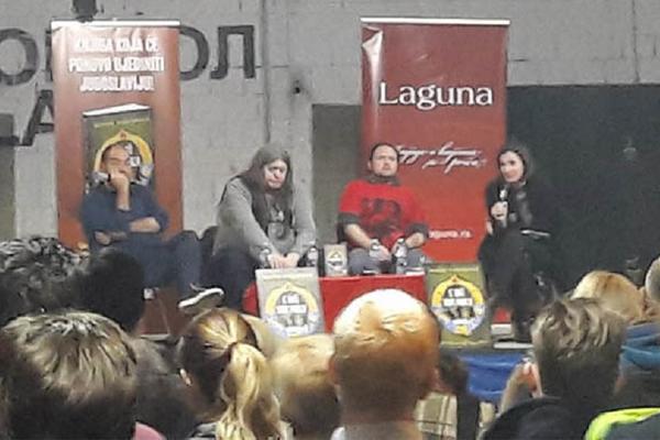 Neviđena gužba u Dorćol Platzu i to zbog jedne knjige! Ovako je izgledala promocija novog dela E BAŠ VAM HVALA Marka Vidojkovića (FOTO)