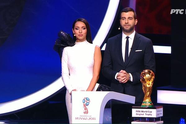 UKRALA JE ŠOU! Ma kakav žreb, kakav fudbal, kakav Mundijal, kakva Marija Komandnaja... Svi gledaju u ovu VATRENU CRNKU! (FOTO)