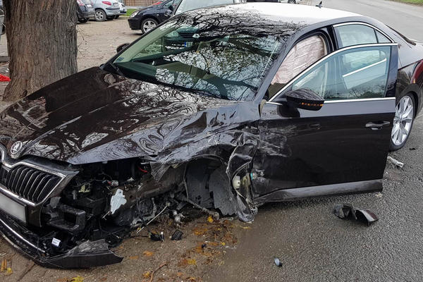 Supruga Đorđa Balaševića slupala porodični auto! EVO ŠTA JE OSTALO OD NJEGA i auta s kojim se sudarila! (FOTO)