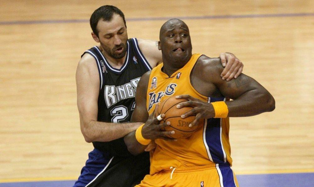 Vlade Divac grli Šakila Onila