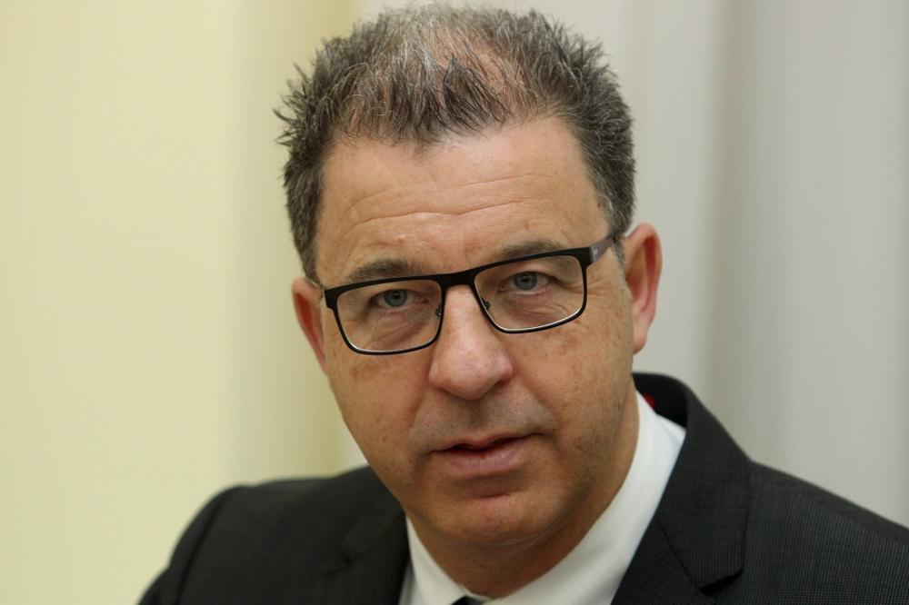 KARADŽIĆ JE OSUĐEN, A NE SRBI! Serž Bramerc poslao JAKU PORUKU Srbiji posle PRESUDE Radovanu