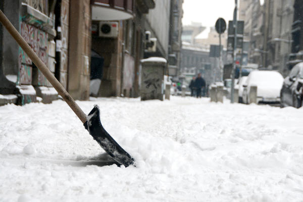 LJUDI U OVOM SRPSKOM MESTU ODSEČENI OD SVETA ZBOG SNEGA! Ne mogu da idu NI DO LEKARA
