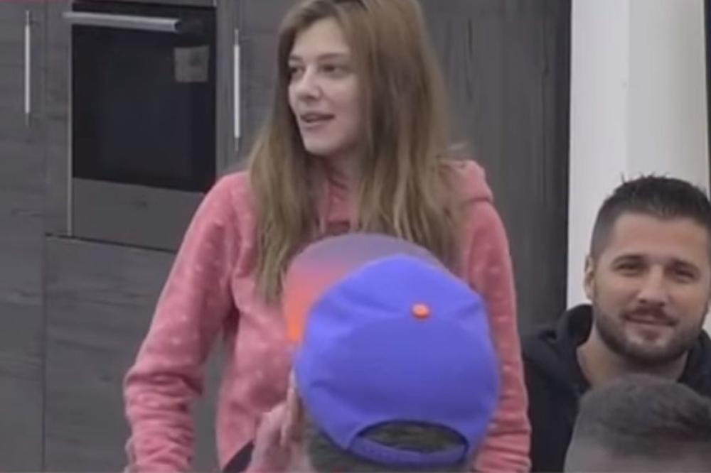 BACILA OKO: Kiju pitali koji zadrugari joj se sviđaju, a ona kao iz topa navela dvojicu i obojica su zauzeti! (VIDEO)