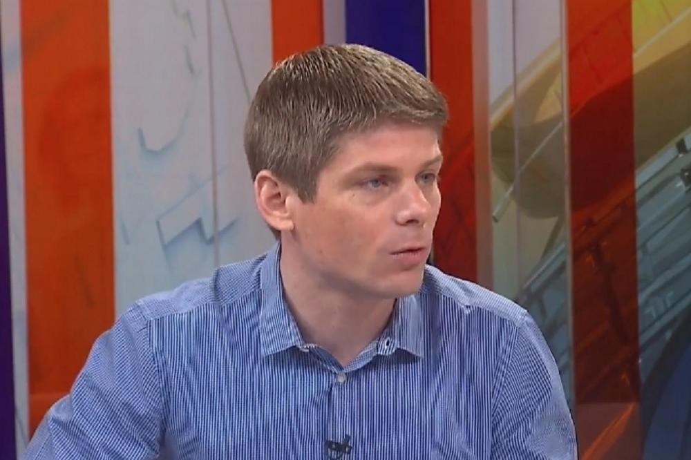 ARNO GUJON ODUŠEVLJEN SRBINOM IZ SURDULICE! Čovek  je posetio Sajam knjiga, a Gujona je zadivila JEDNA STVAR!