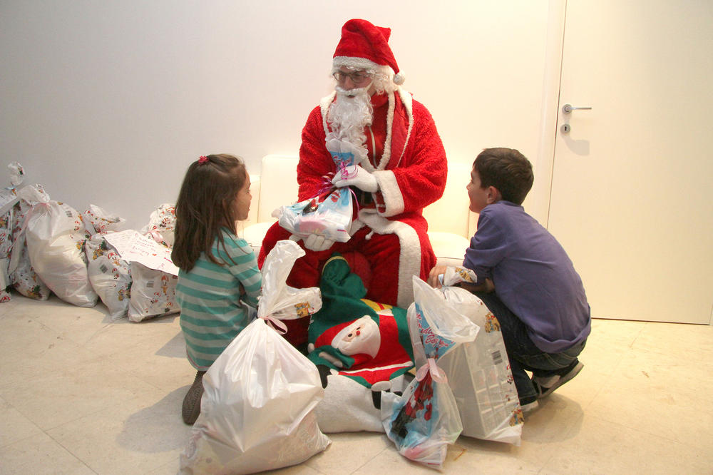 OD CIFRE, OKRENUĆE VAM SE STOMAK: Ako želite da detetu dovedete Deda Mraza, SPREMITE CELU SVOJU PLATU!