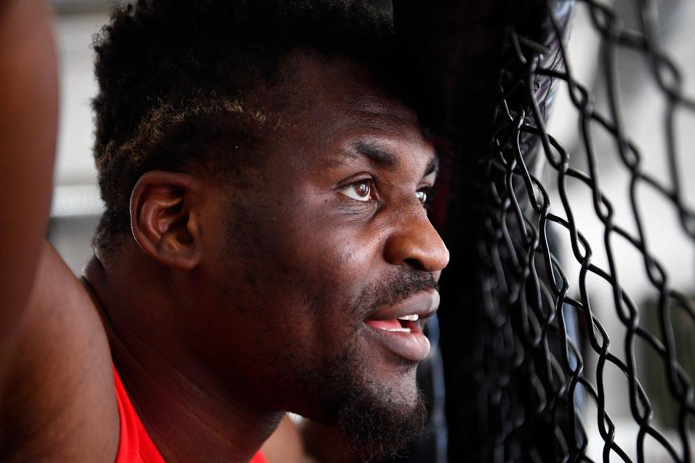 ZOVU GA PREDATOR, ON JE NAJOPASNIJI ČOVEK NA SVETU: Svi ga se plaše, a do pre 4 godine bio je BESKUĆNIK! (VIDEO)