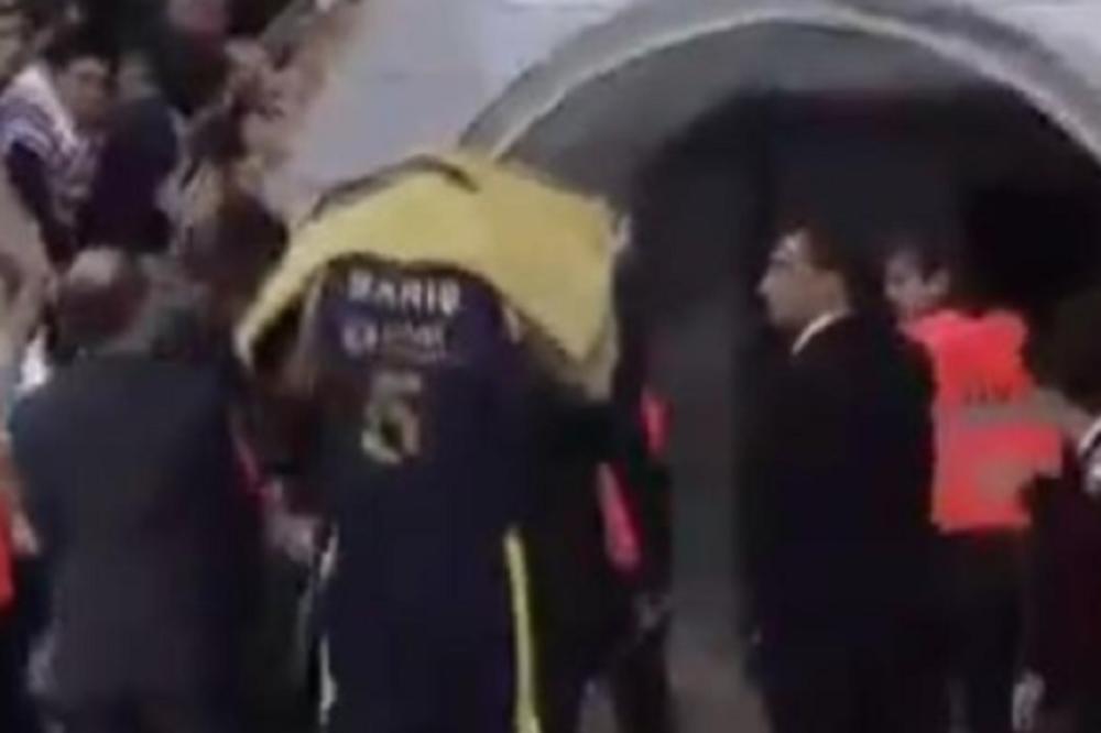 TOTALNI HAOS U TURSKOJ! Veseli nokautiran nasred terena, Žoc i igrači Fenera pobegli u svlačionicu! (VIDEO)