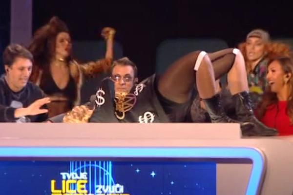 TIJANA POTPUNO SKINULA MADONU, POPELA SE NA STO I POČELA DA TVERKUJE: Ona je kraljica ŠOU PROGRAMA