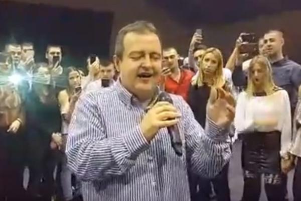 DAČIFIKO: Ivica otpevao hit "PUKNI ZORO", cela hala oduševljena! (VIDEO)