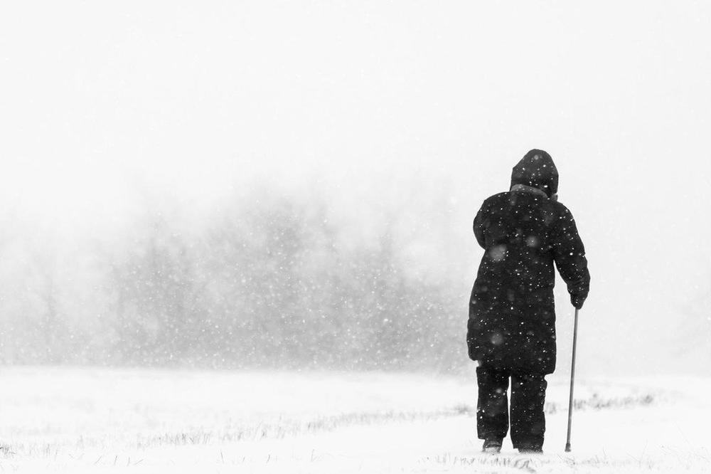 KUKAM, PREKLINJEM I MOLIM VUČIĆA, NEMA NAM SPASA! Baka Jovana živi u selu odsečenom od Srbije, OVO JE NJENA TUŽNA REALNOST!