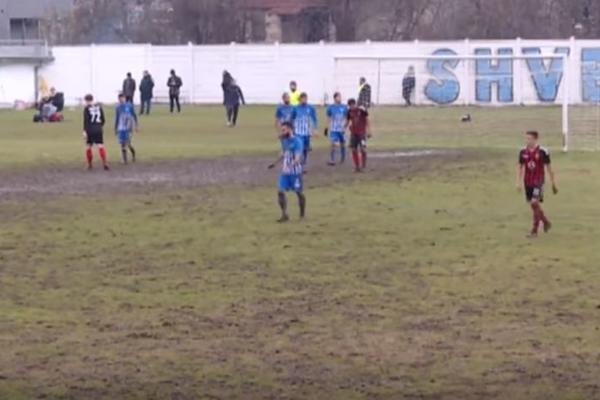 Škendija je igrala na polju JABUKA, ovi makar imaju tribine! Opšta sprdnja sa makedonskim fudbalom! (FOTO) (VIDEO)