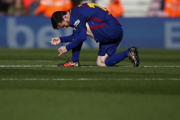 MESI PRIZEMLJIO STOTINE AVIONA: Mislili ste da Argentinac nije božanstvo? Zapitajte se opet! (VIDEO)