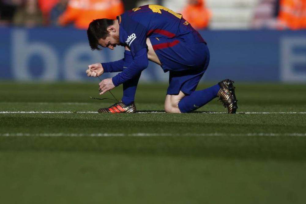 MESI PRIZEMLJIO STOTINE AVIONA: Mislili ste da Argentinac nije božanstvo? Zapitajte se opet! (VIDEO)