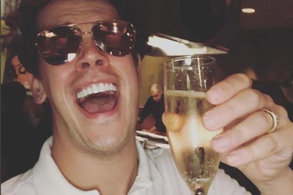 ČOVEČE, ŠTA JE SA TOBOM?! Milo je sin grčkog mafijaša, bezobrazno je bogat, gej je, a mrzi gejeve i PLJUJE IH NA SVA USTA (FOTO)