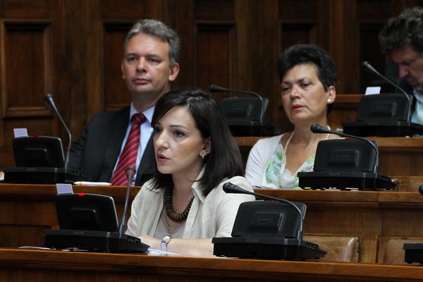 UĆUTKAĆEMO JE JEDNOM ZA SVAGDA! Mariniki Tepić prete smrću: Uplašena sam za sebe i porodicu!  (FOTO)
