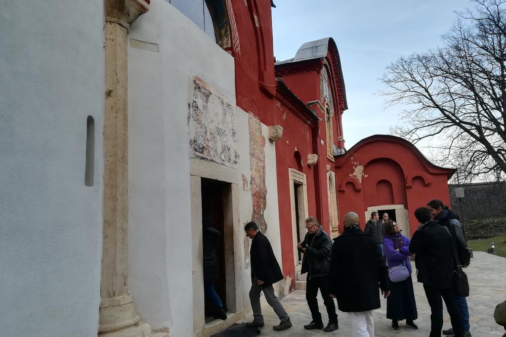 SUZE SAME IDU, UPRAVO JE PREMINULA I ONA: Posle Irineja stigla tužna vest o još jednoj smrti!