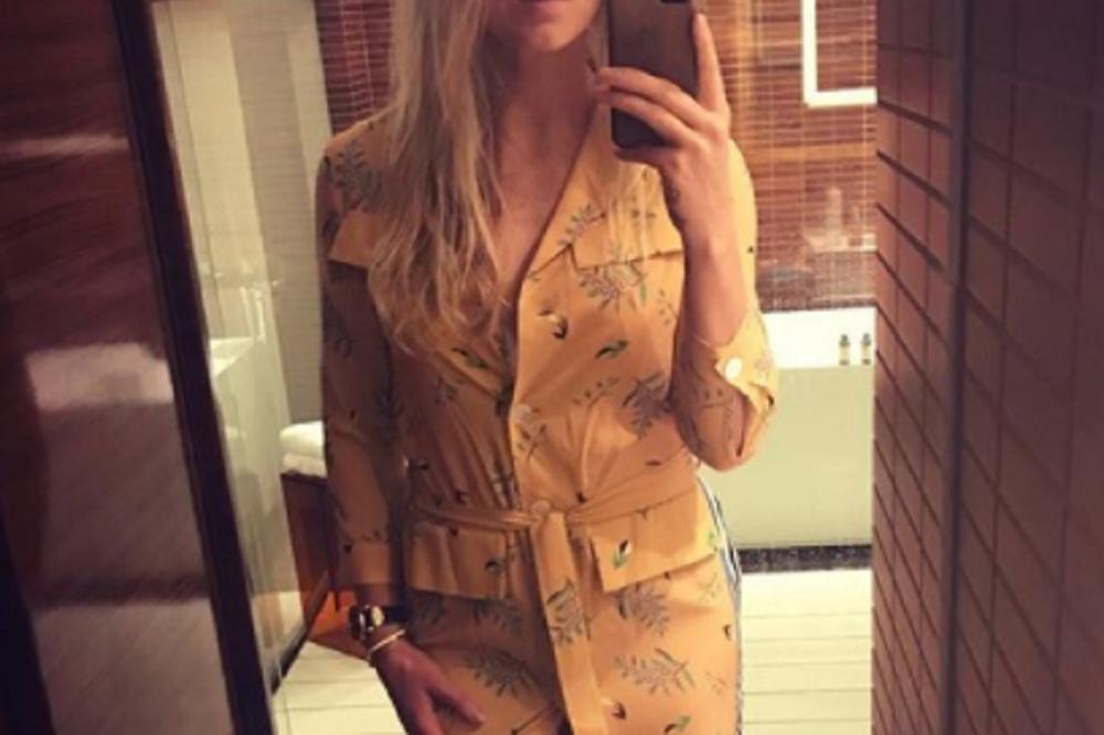 ZABORAVITE CIBULKOVU I BUŠAR! Poznata teniserka se slikala bez gaćica, a zbog toga smo odmah zaboravili da je zima! (FOTO 18+)