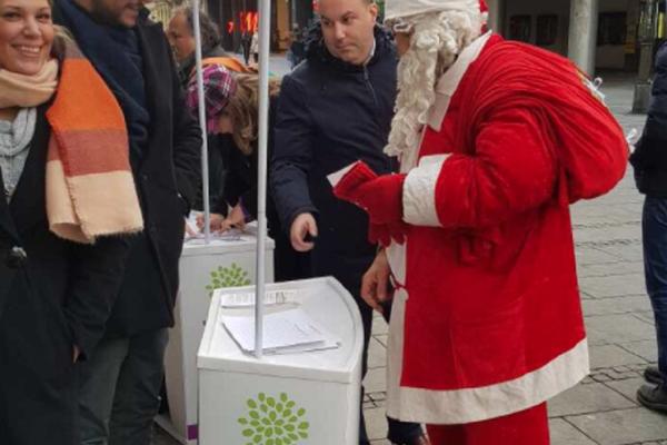 BEOGRAĐANI POKRENULI PETICIJU ZA UKIDANJE KOMUNALACA I INFOSTANA! Deda Mraz prvi potpisnik! (FOTO)