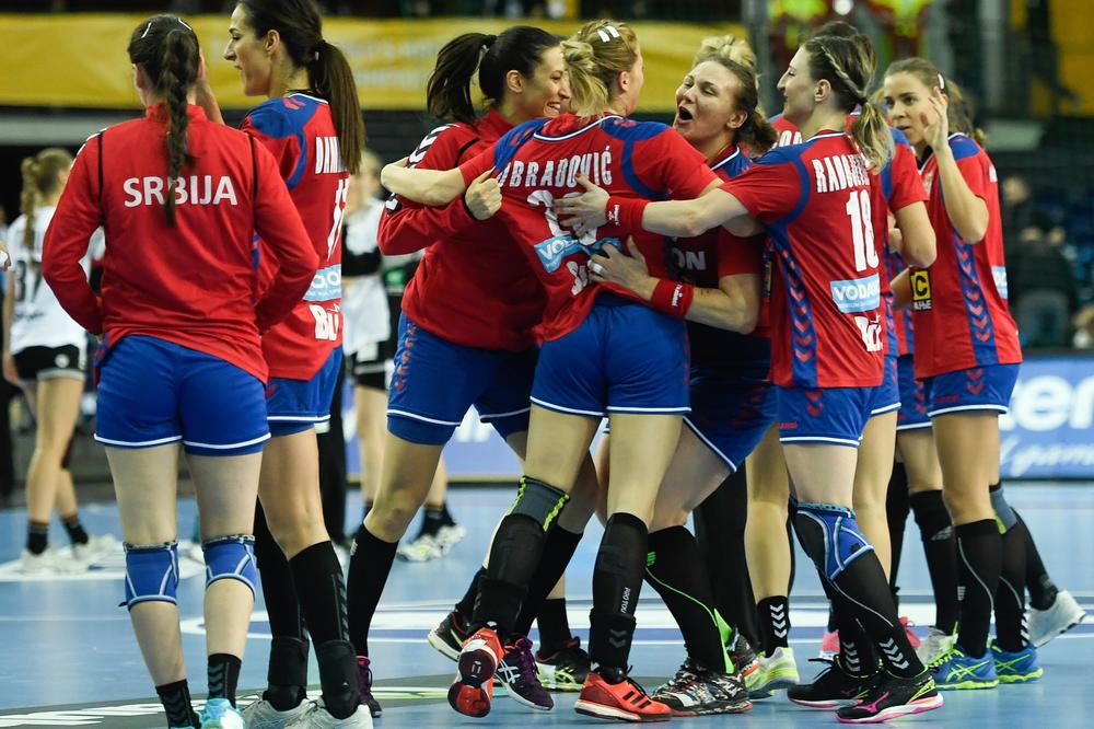 NEMA MUZIKE U SVLAČIONICI, IDEMO DALJE! Rukometašice Srbije čvrsto na zemlji posle osvojenog boda, ali i žale za pobedom! (FOTO) (VIDEO)